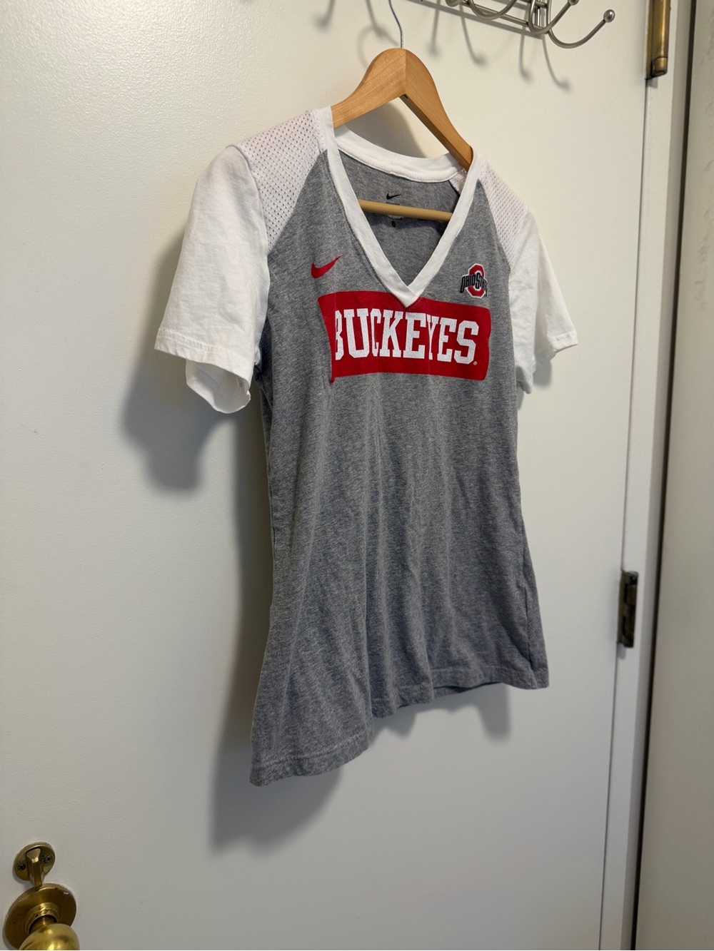 Ohio State Buckeyes Nike T-shirt size L Large excellent condition women’s v neck